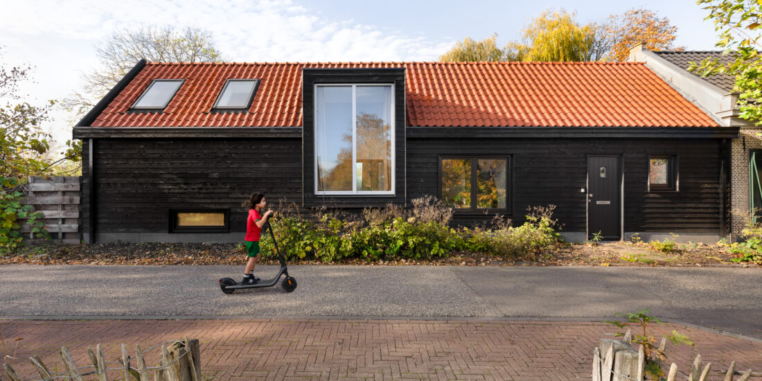 Uitbreiding van dijkhuis gelegen in Heenvliet ontworpen door architectenbureau BRANDVRIES