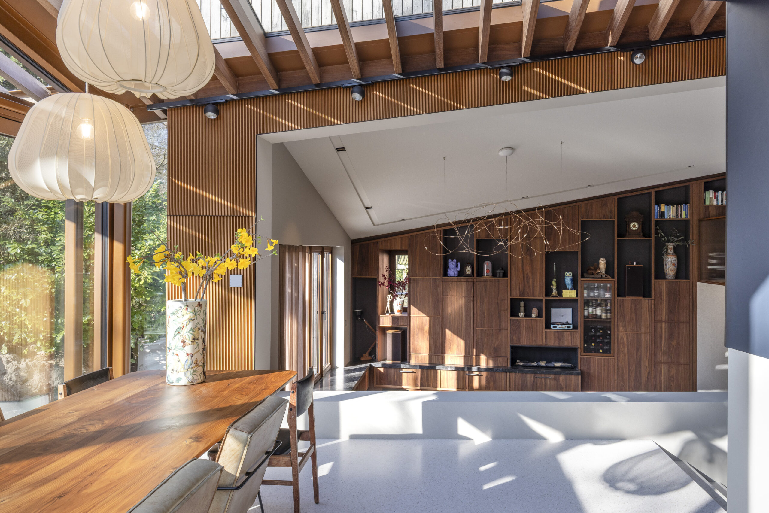 Eetkamer in Villa Santpoort gelegen in Santpoort-Zuid ontworpen door architectenbureau Brandvries